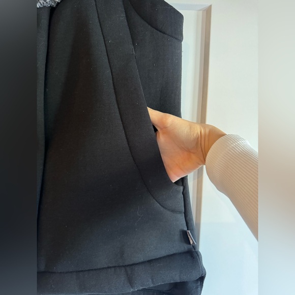 THE NORTH FACE BLACK FAUX FUR WOMENS VEST - Picture 3 of 9